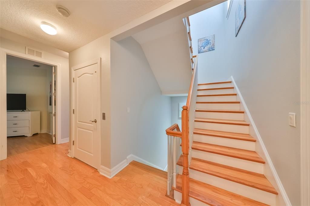 En Venta: $564,900 (3 camas, 3 baños, 2763 Pies cuadrados)