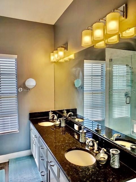 En Venta: $564,900 (3 camas, 3 baños, 2763 Pies cuadrados)