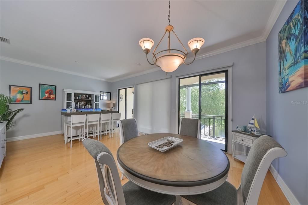 En Venta: $564,900 (3 camas, 3 baños, 2763 Pies cuadrados)