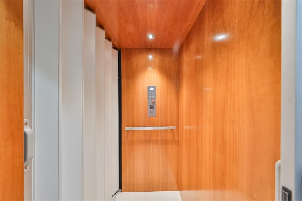 En Venta: $564,900 (3 camas, 3 baños, 2763 Pies cuadrados)