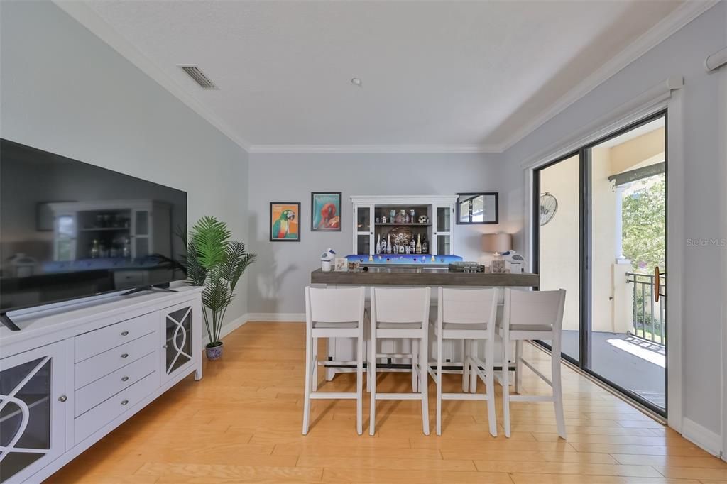 En Venta: $564,900 (3 camas, 3 baños, 2763 Pies cuadrados)