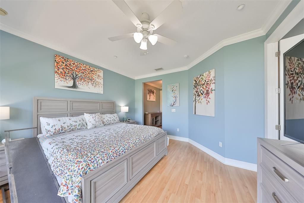 En Venta: $564,900 (3 camas, 3 baños, 2763 Pies cuadrados)