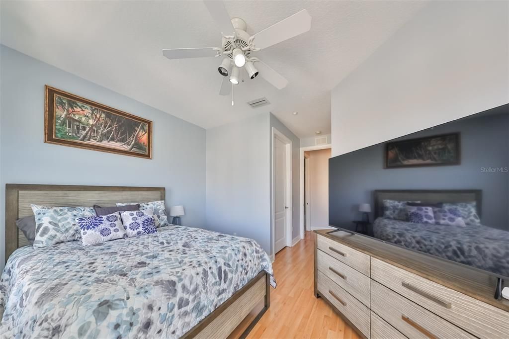 En Venta: $564,900 (3 camas, 3 baños, 2763 Pies cuadrados)