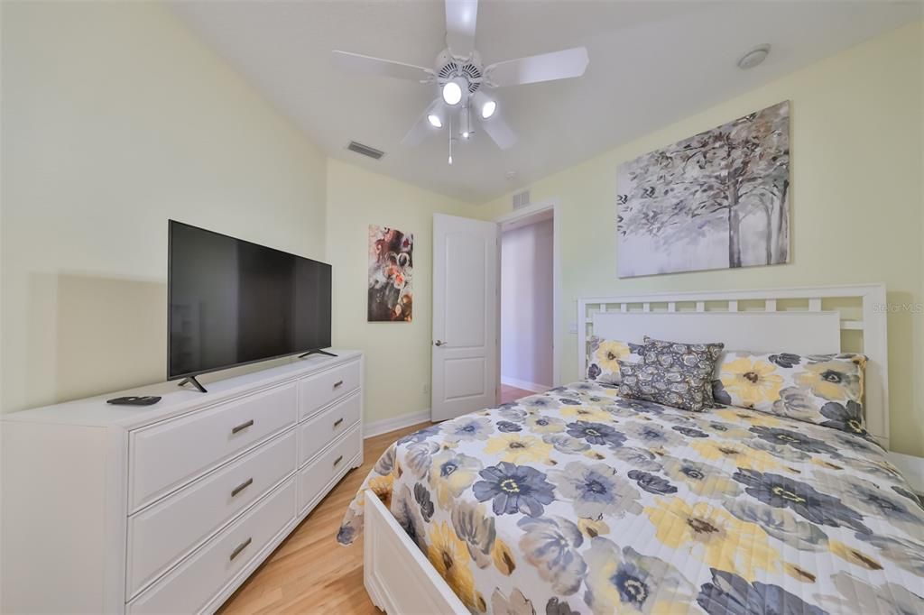 En Venta: $564,900 (3 camas, 3 baños, 2763 Pies cuadrados)