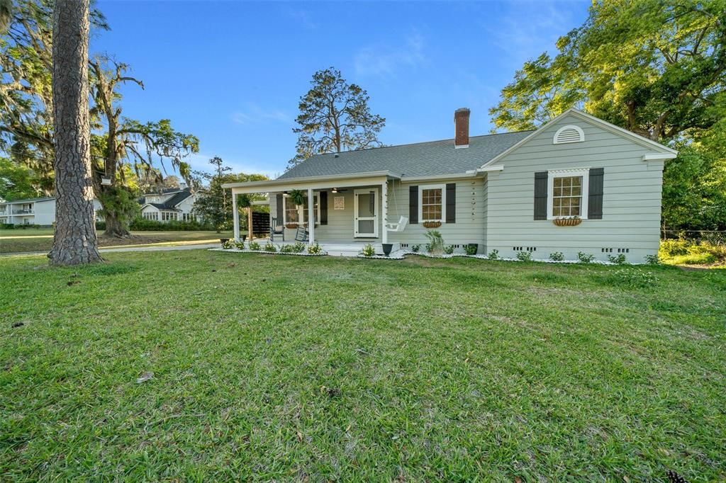 Active With Contract: $349,000 (3 beds, 2 baths, 1971 Square Feet)