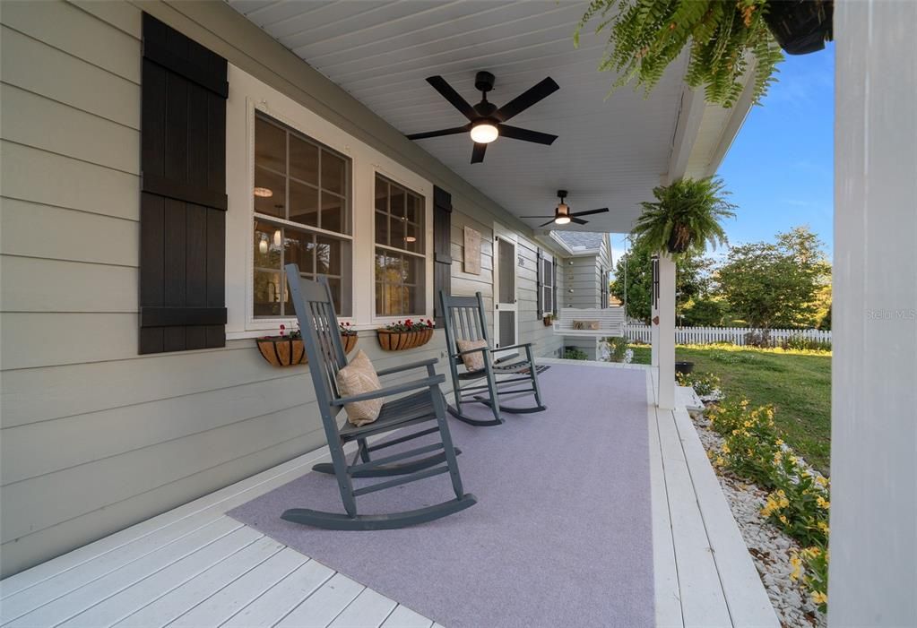 Active With Contract: $349,000 (3 beds, 2 baths, 1971 Square Feet)