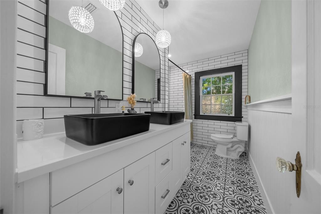 Active With Contract: $349,000 (3 beds, 2 baths, 1971 Square Feet)