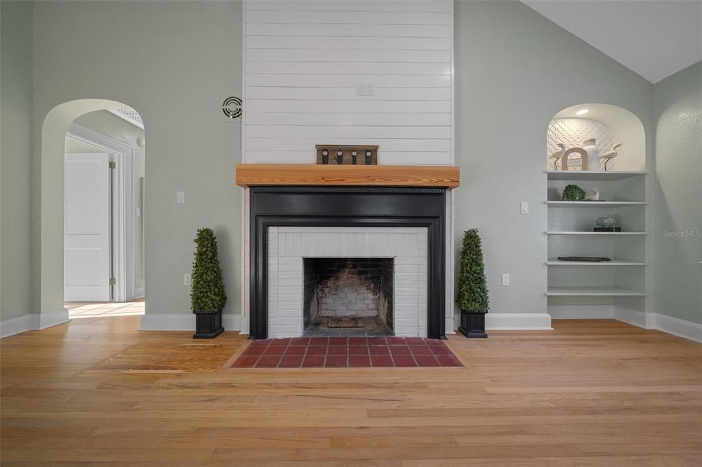 Active With Contract: $349,000 (3 beds, 2 baths, 1971 Square Feet)