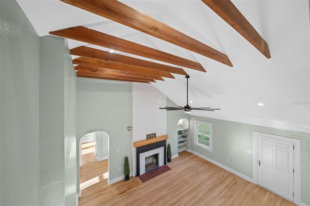 Active With Contract: $349,000 (3 beds, 2 baths, 1971 Square Feet)