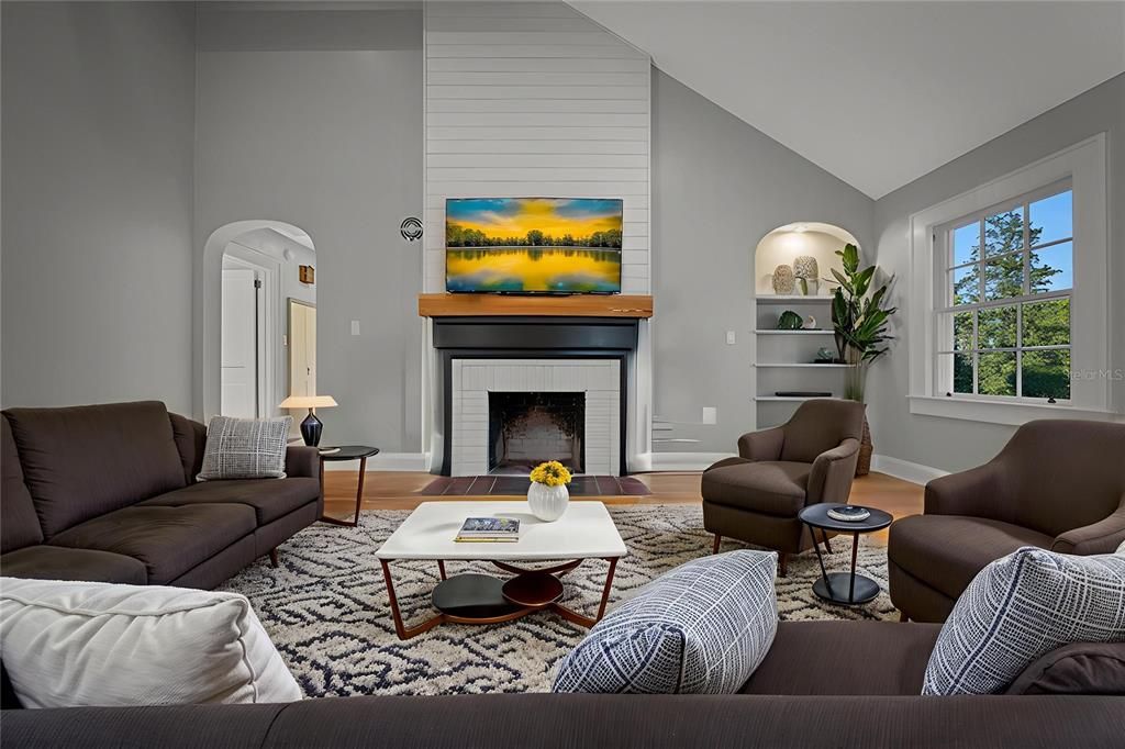 Active With Contract: $349,000 (3 beds, 2 baths, 1971 Square Feet)