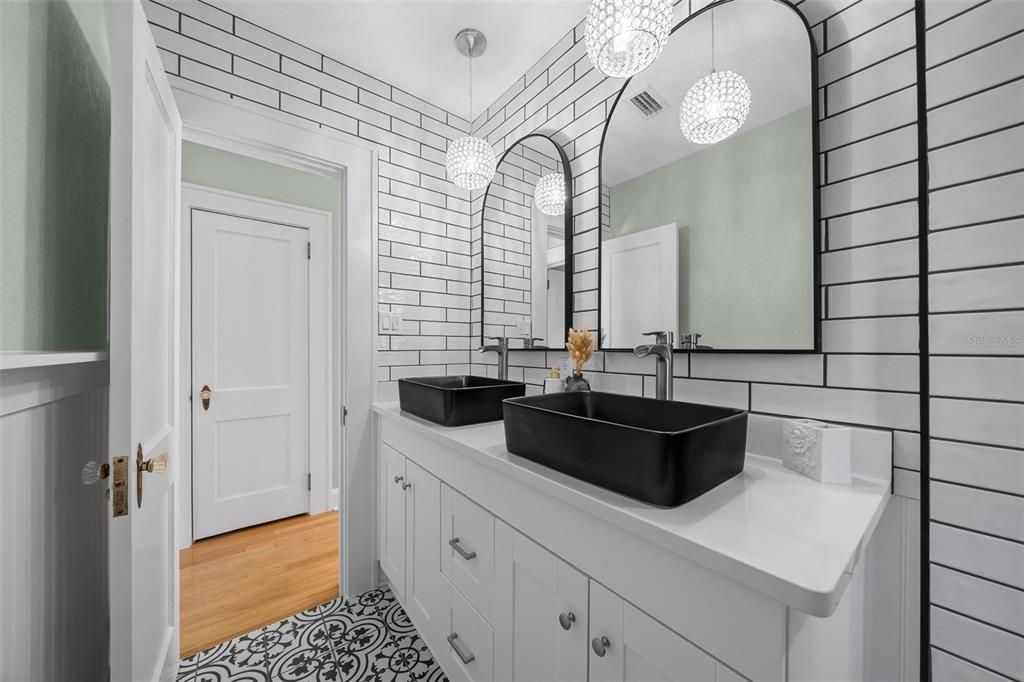 Active With Contract: $349,000 (3 beds, 2 baths, 1971 Square Feet)