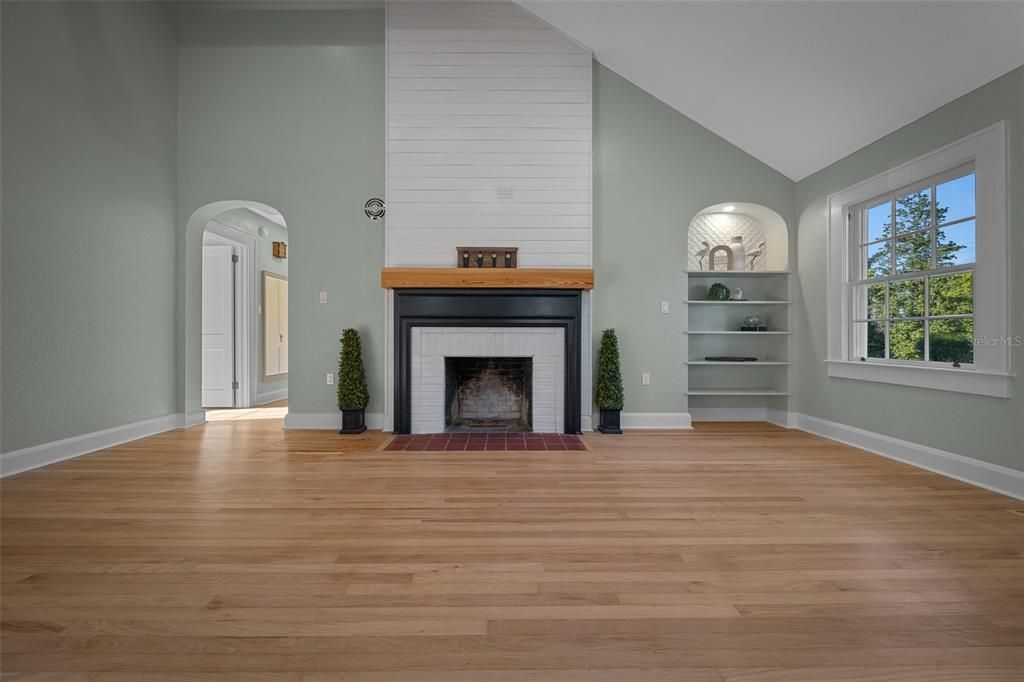 Active With Contract: $349,000 (3 beds, 2 baths, 1971 Square Feet)