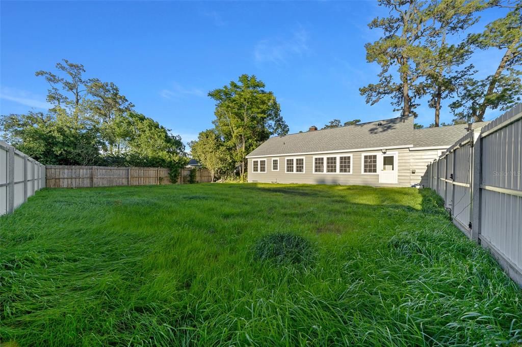 Active With Contract: $349,000 (3 beds, 2 baths, 1971 Square Feet)