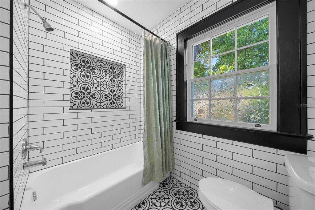 Active With Contract: $349,000 (3 beds, 2 baths, 1971 Square Feet)