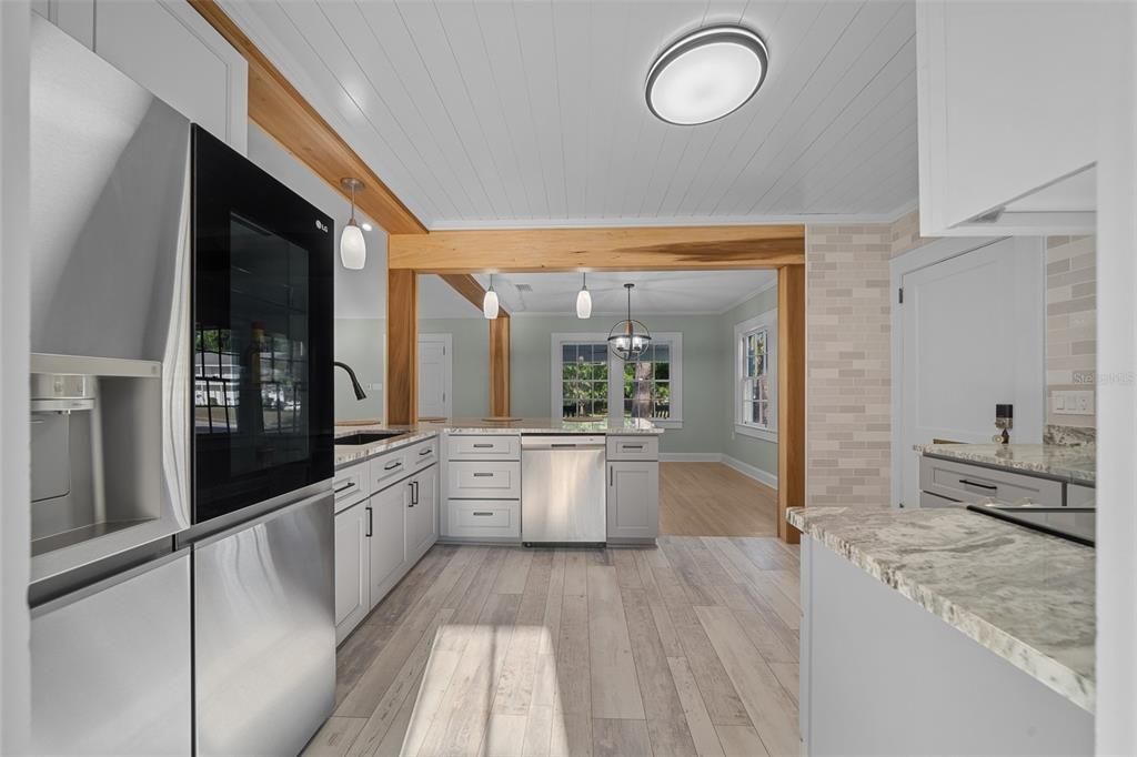 Active With Contract: $349,000 (3 beds, 2 baths, 1971 Square Feet)