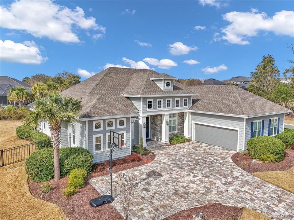 合同活跃: $1,075,000 (5 贝兹, 3 浴室, 3200 平方英尺)