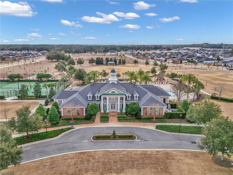 合同活跃: $1,075,000 (5 贝兹, 3 浴室, 3200 平方英尺)