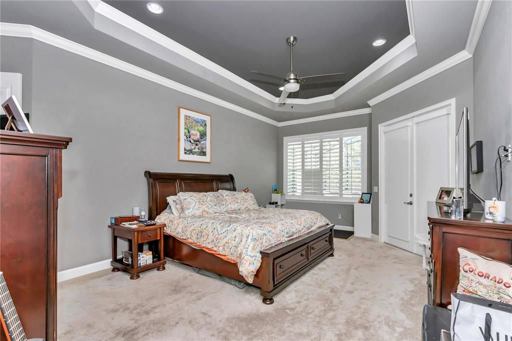 合同活跃: $1,075,000 (5 贝兹, 3 浴室, 3200 平方英尺)