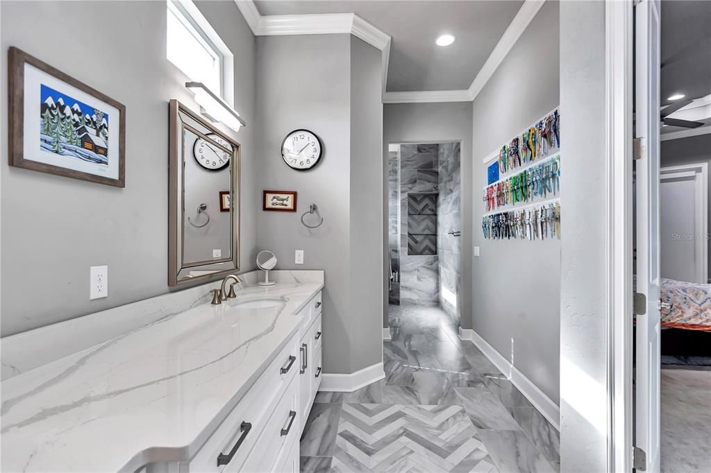 合同活跃: $1,075,000 (5 贝兹, 3 浴室, 3200 平方英尺)