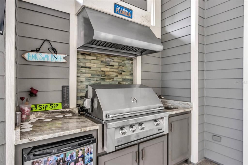 合同活跃: $1,075,000 (5 贝兹, 3 浴室, 3200 平方英尺)