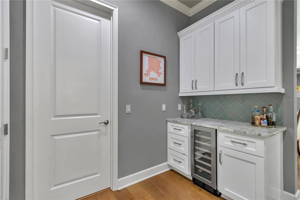 合同活跃: $1,075,000 (5 贝兹, 3 浴室, 3200 平方英尺)