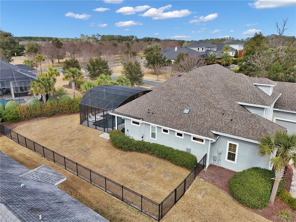 合同活跃: $1,075,000 (5 贝兹, 3 浴室, 3200 平方英尺)