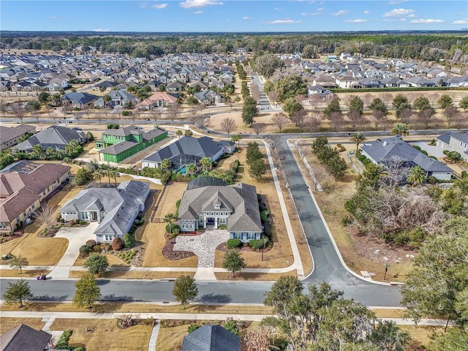 合同活跃: $1,075,000 (5 贝兹, 3 浴室, 3200 平方英尺)