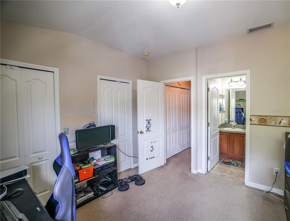 En Venta: $240,000 (2 camas, 2 baños, 1383 Pies cuadrados)