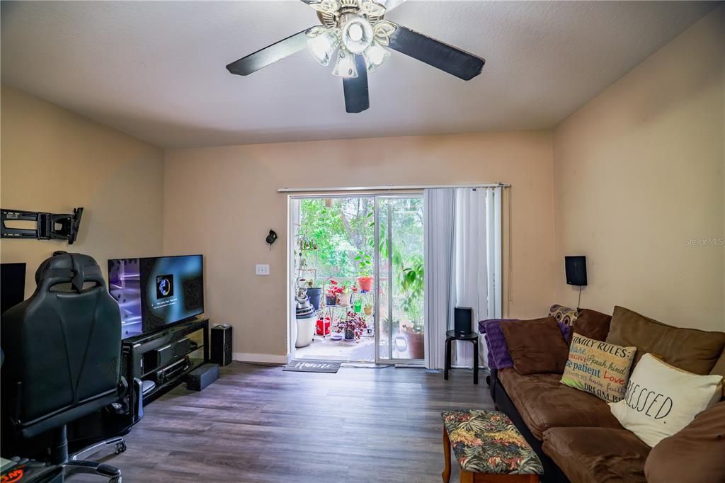 En Venta: $240,000 (2 camas, 2 baños, 1383 Pies cuadrados)