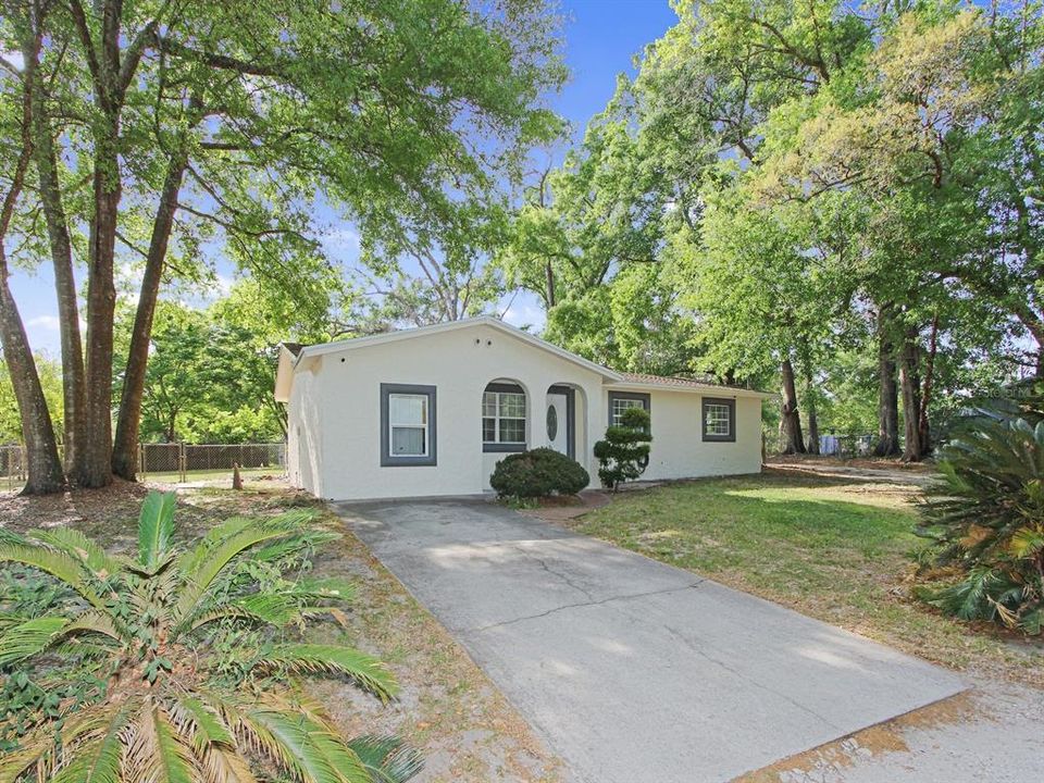 Recently Sold: $345,000 (4 beds, 2 baths, 1292 Square Feet)