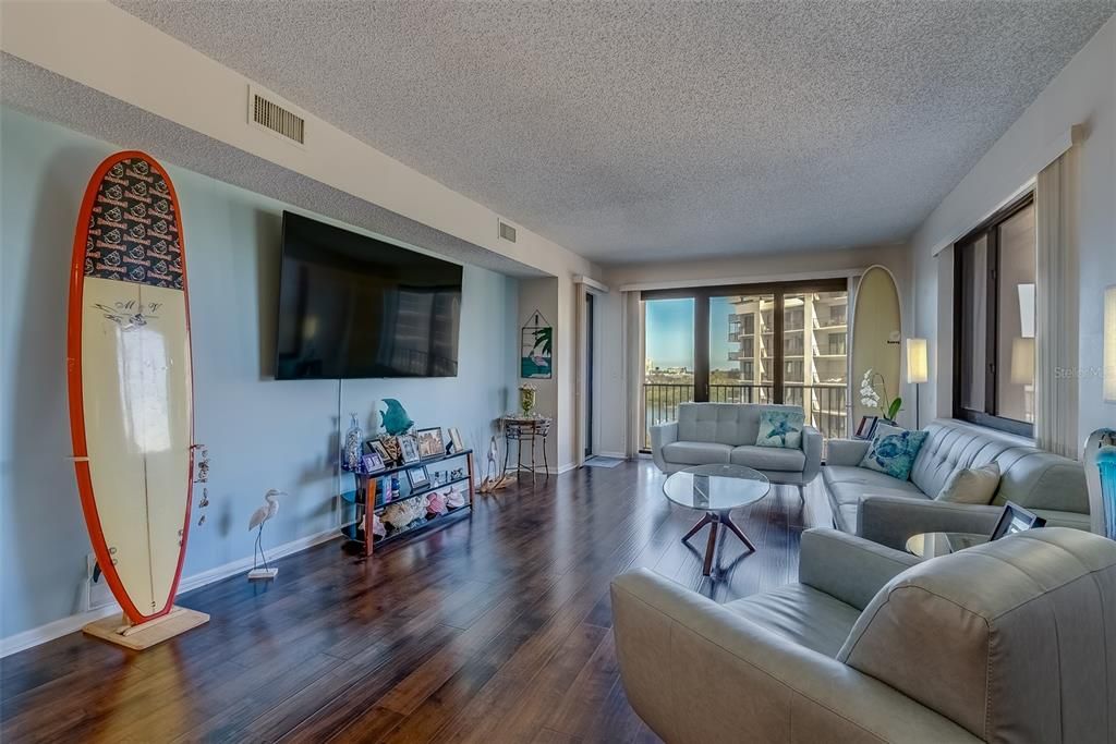 En Venta: $644,900 (2 camas, 2 baños, 1403 Pies cuadrados)