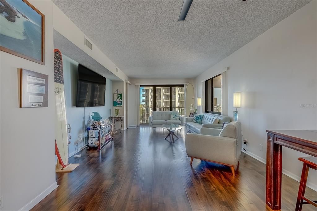 En Venta: $644,900 (2 camas, 2 baños, 1403 Pies cuadrados)