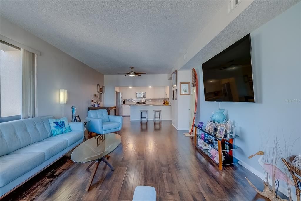 En Venta: $644,900 (2 camas, 2 baños, 1403 Pies cuadrados)