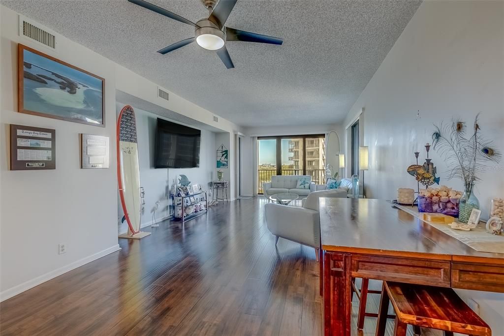 En Venta: $644,900 (2 camas, 2 baños, 1403 Pies cuadrados)