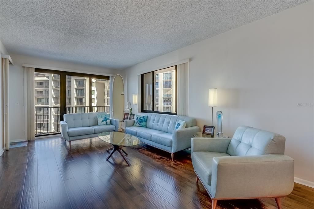 En Venta: $644,900 (2 camas, 2 baños, 1403 Pies cuadrados)