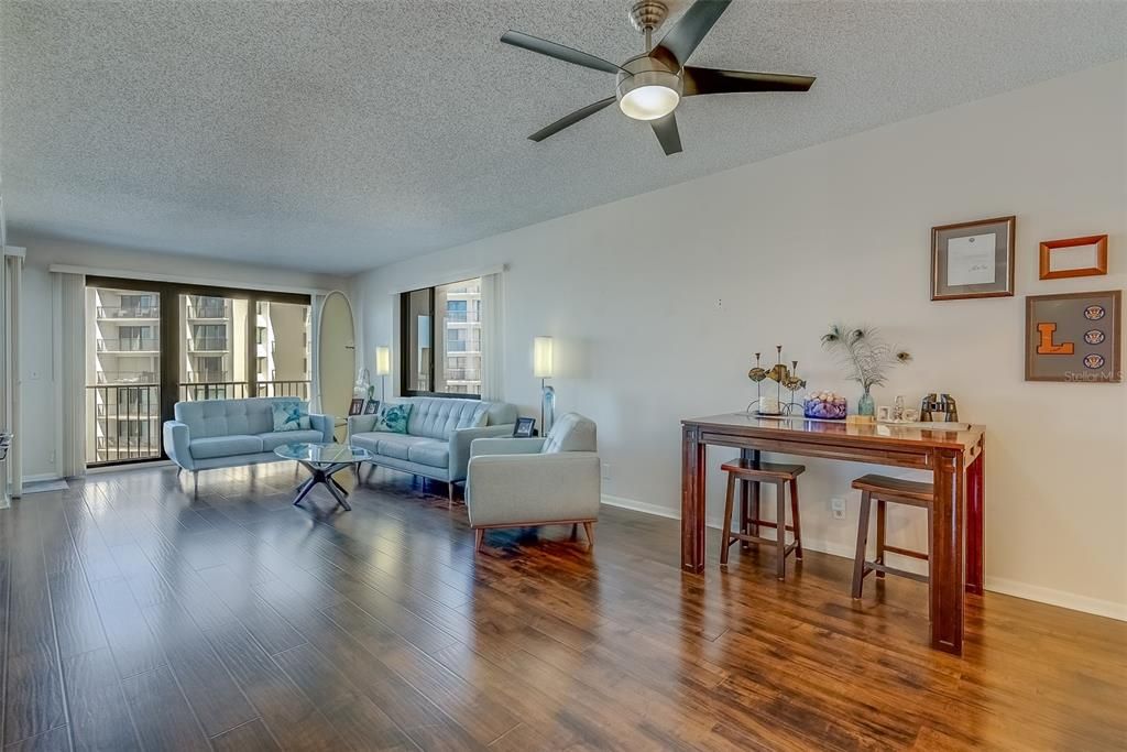 En Venta: $644,900 (2 camas, 2 baños, 1403 Pies cuadrados)