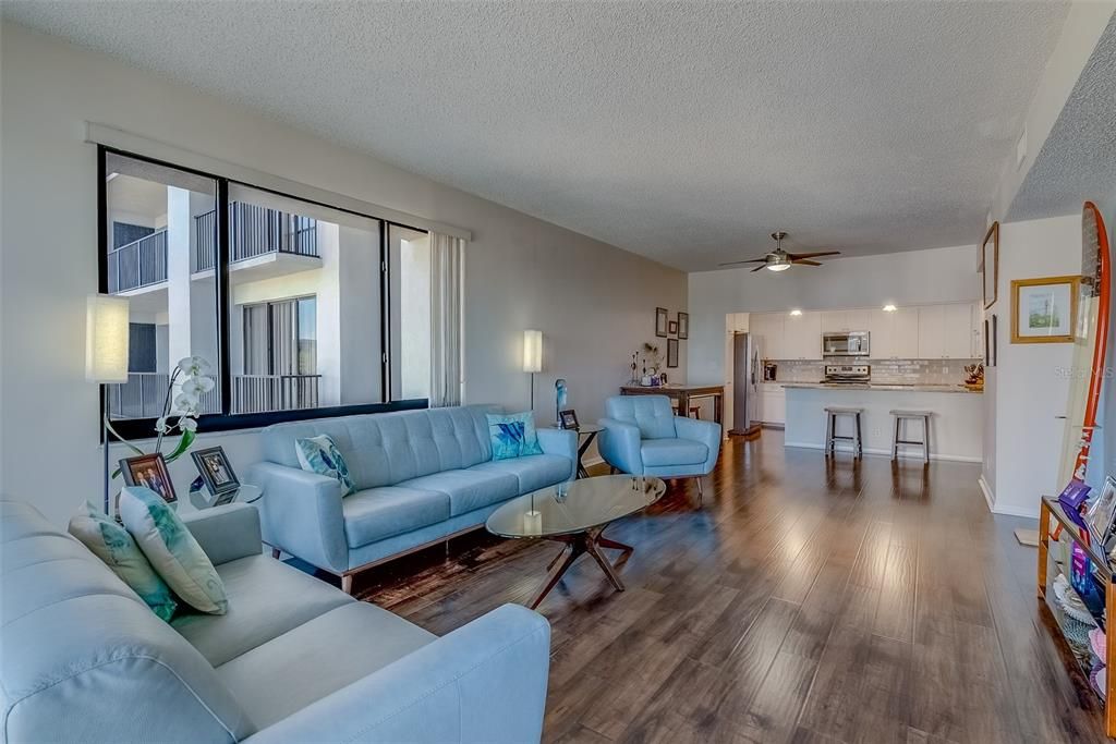 En Venta: $644,900 (2 camas, 2 baños, 1403 Pies cuadrados)