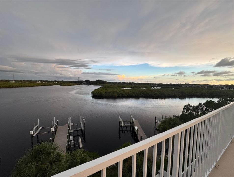 待售: $849,900 (3 贝兹, 3 浴室, 2400 平方英尺)