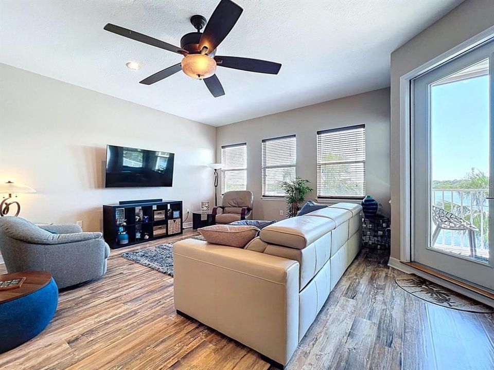 待售: $849,900 (3 贝兹, 3 浴室, 2400 平方英尺)