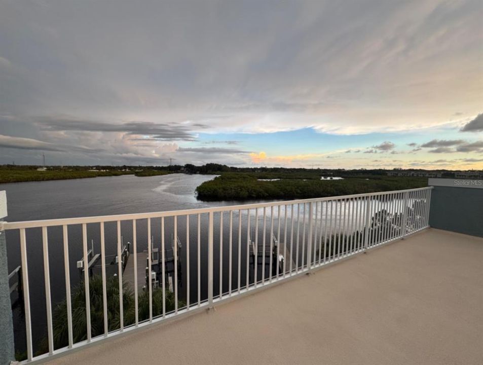 待售: $849,900 (3 贝兹, 3 浴室, 2400 平方英尺)