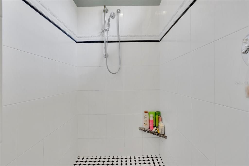 待售: $1,550,000 (5 贝兹, 4 浴室, 5360 平方英尺)