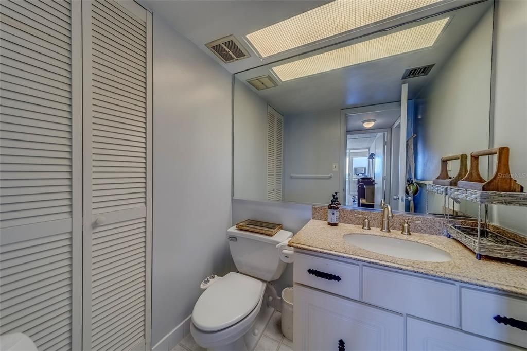 Active With Contract: $2,975 (1 beds, 1 baths, 1060 Square Feet)