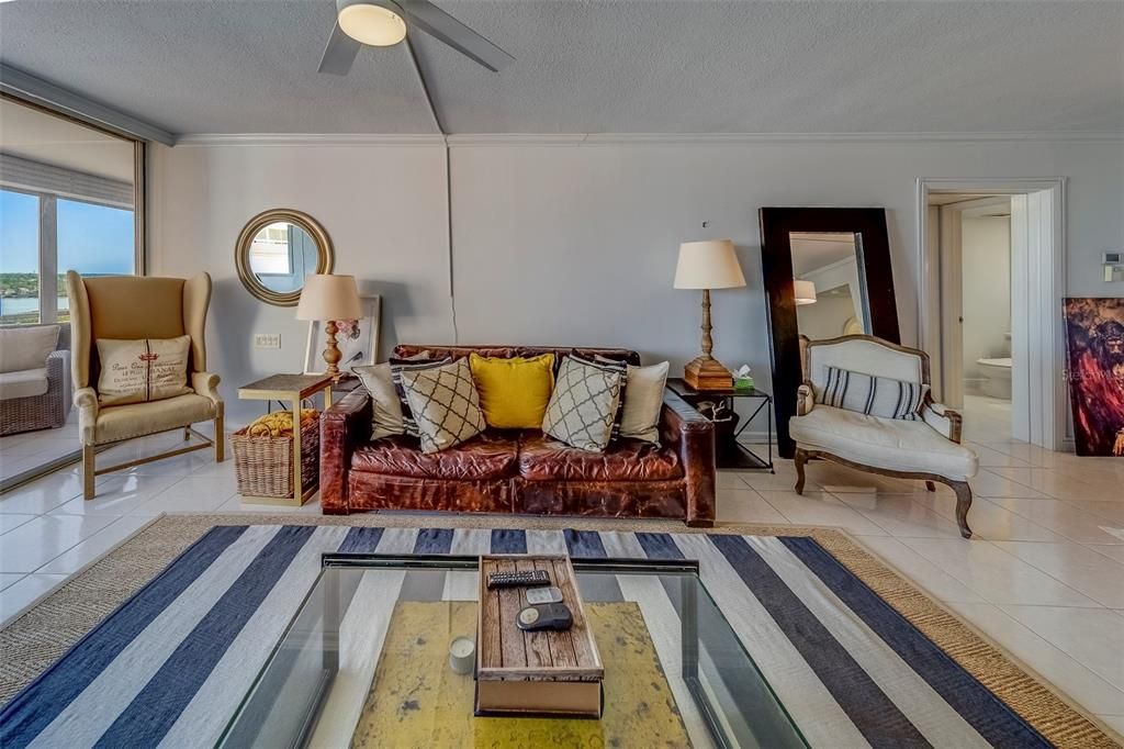 Active With Contract: $2,975 (1 beds, 1 baths, 1060 Square Feet)