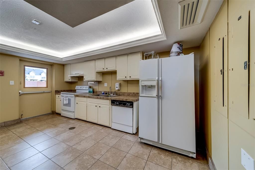 Active With Contract: $2,975 (1 beds, 1 baths, 1060 Square Feet)