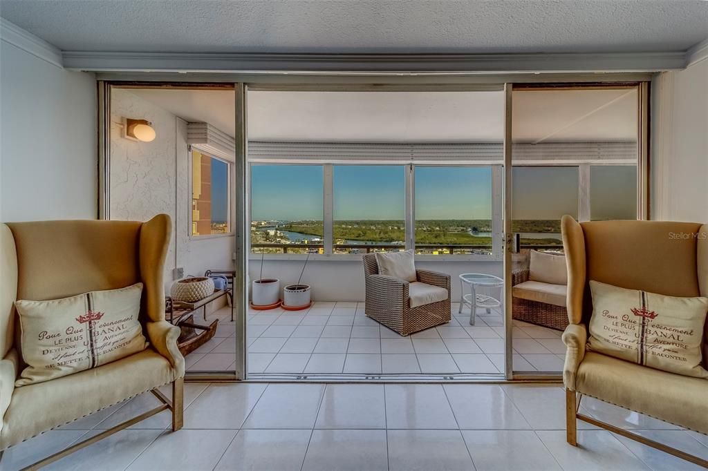 Active With Contract: $2,975 (1 beds, 1 baths, 1060 Square Feet)