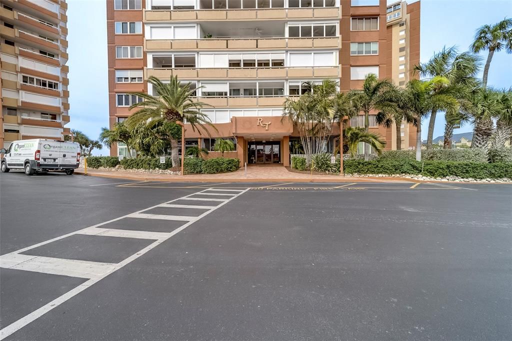 Active With Contract: $2,975 (1 beds, 1 baths, 1060 Square Feet)