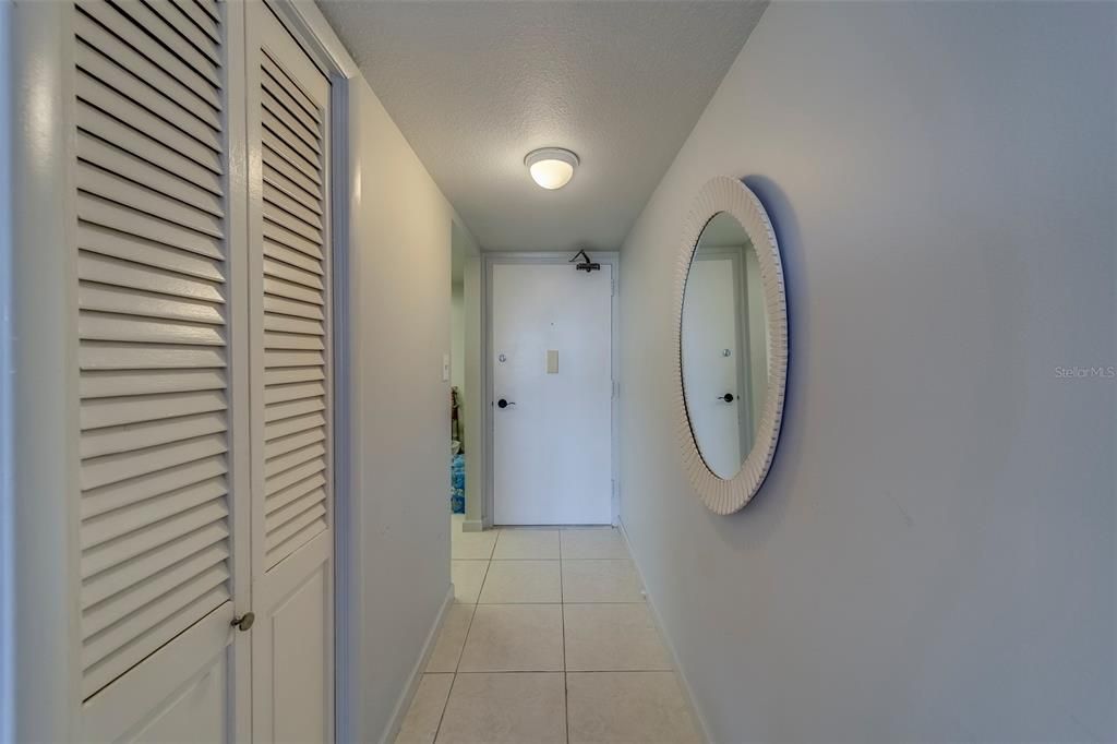 Active With Contract: $2,975 (1 beds, 1 baths, 1060 Square Feet)