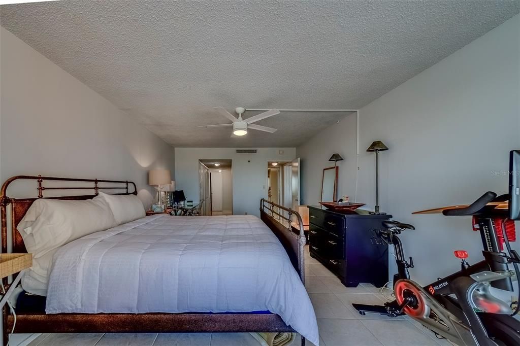 Active With Contract: $2,975 (1 beds, 1 baths, 1060 Square Feet)
