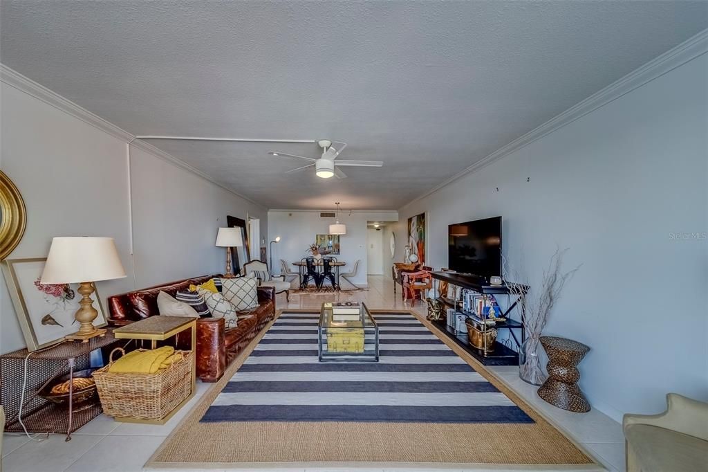 Active With Contract: $2,975 (1 beds, 1 baths, 1060 Square Feet)