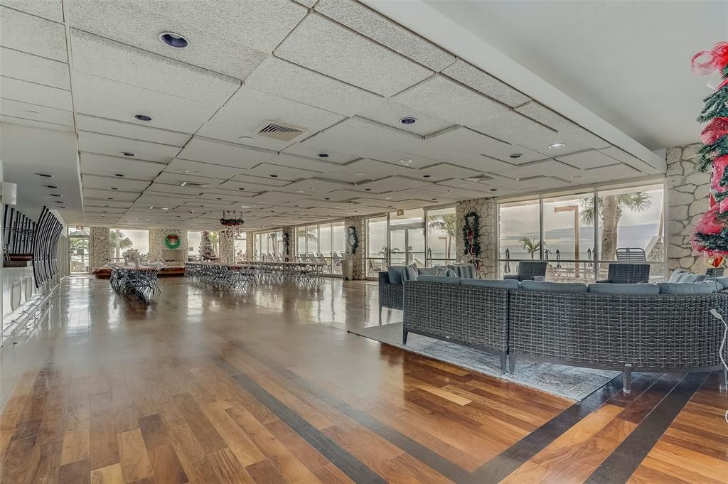 Active With Contract: $2,975 (1 beds, 1 baths, 1060 Square Feet)